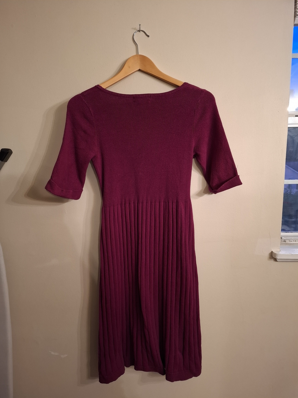 Oh Baby by Motherhood Scoop Neck Pleated Midi Dress - Berry Plum - Picture 2 of 5